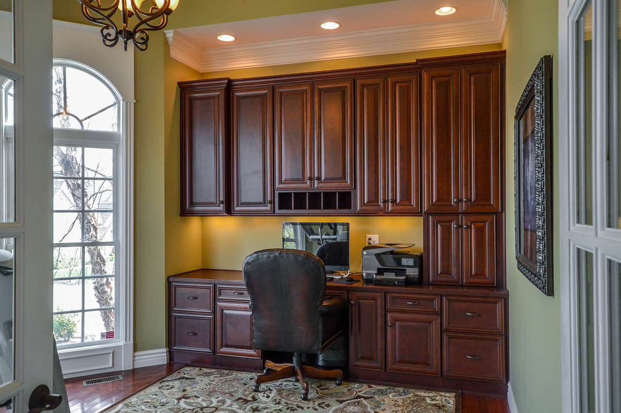 6411 Waterstone Ct, Newburgh, IN 47630