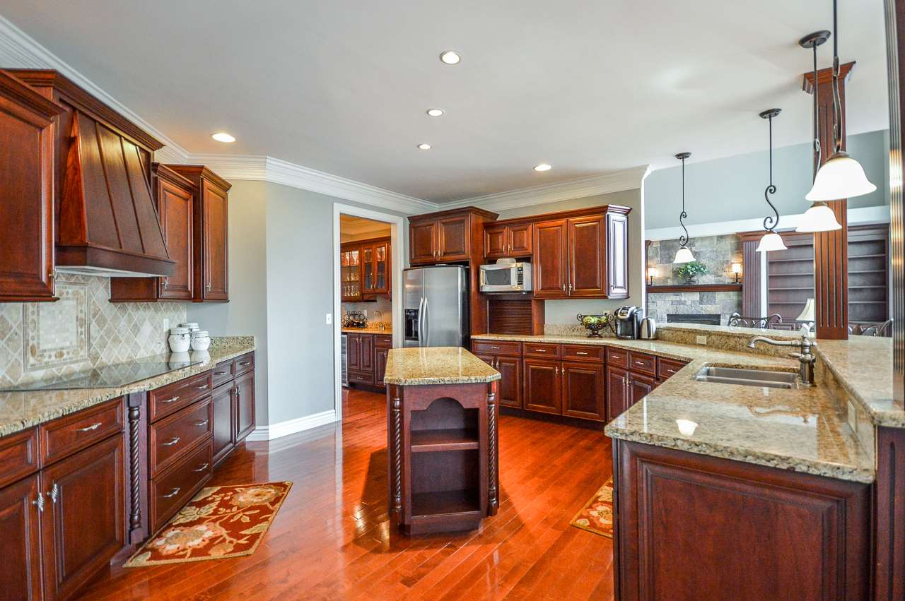 6411 Waterstone Ct, Newburgh, IN 47630