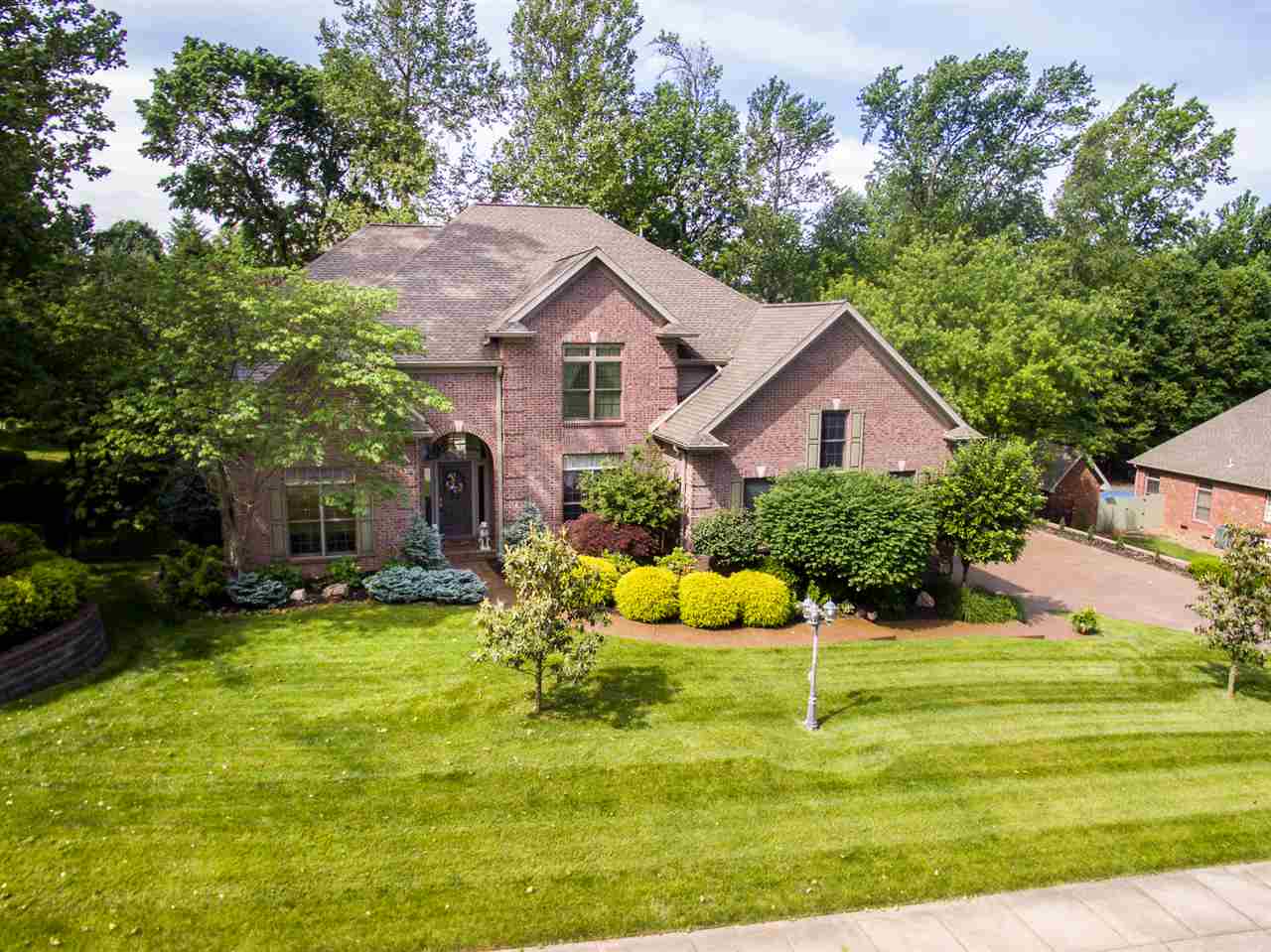 6677 River Ridge Dr, Newburgh, IN 47630