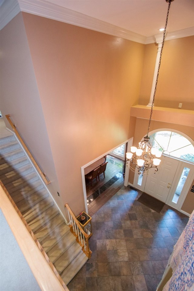 6677 River Ridge Dr, Newburgh, IN 47630