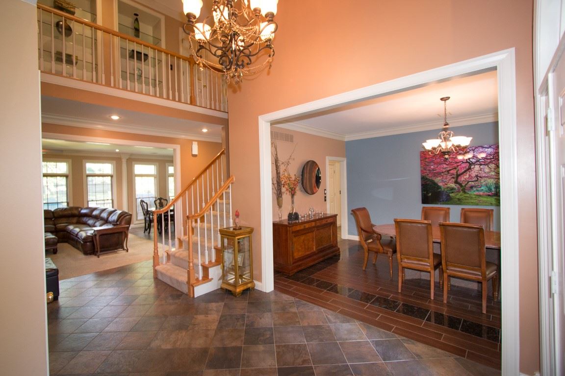 6677 River Ridge Dr, Newburgh, IN 47630