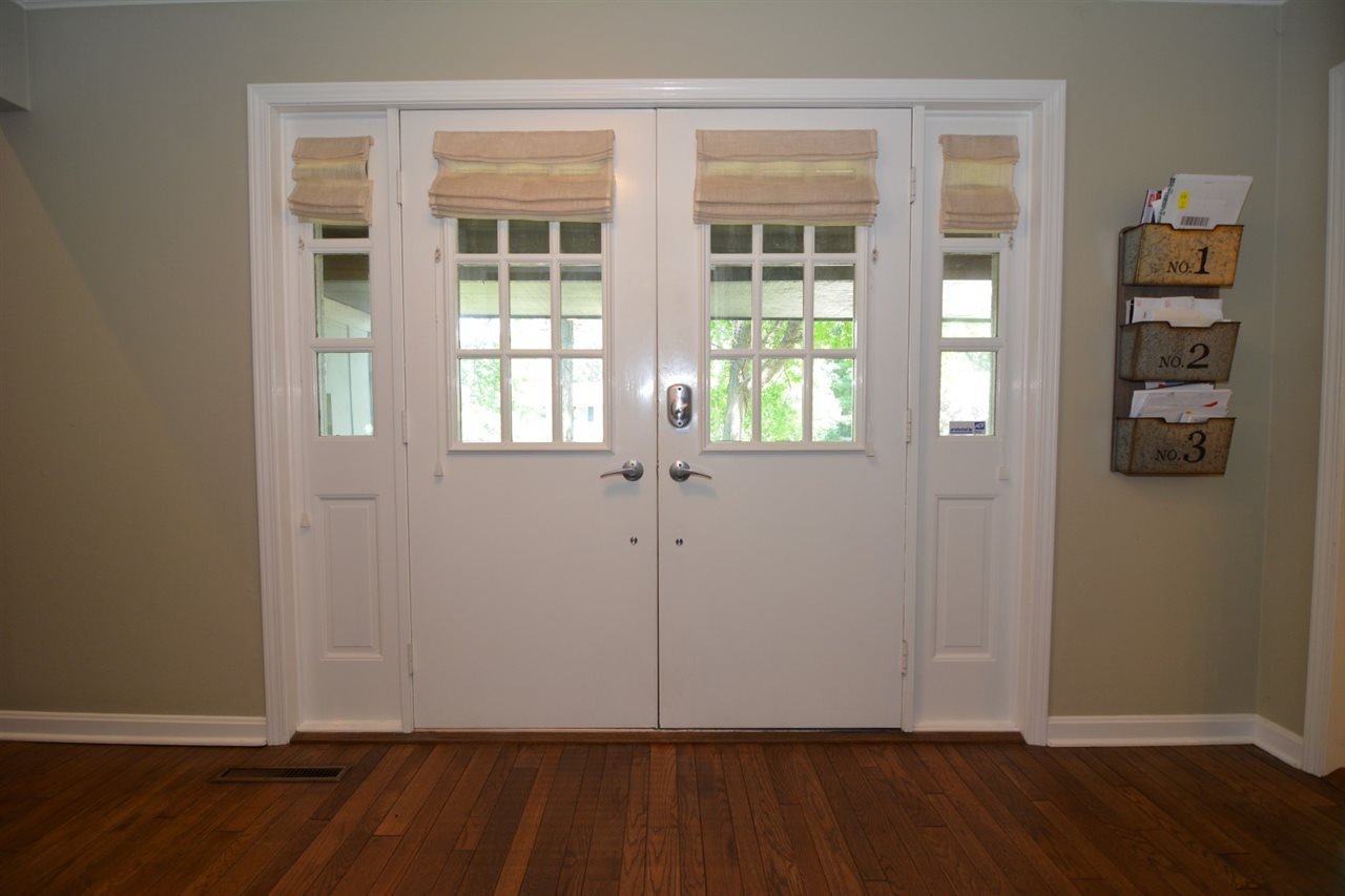 401 Stonegate Road, Evansville, IN 47711