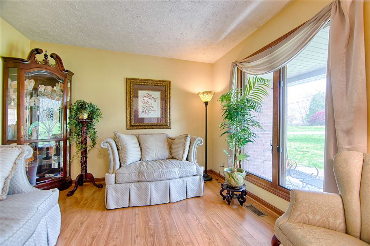 6301Hogue Rd, Evansville, IN 47712