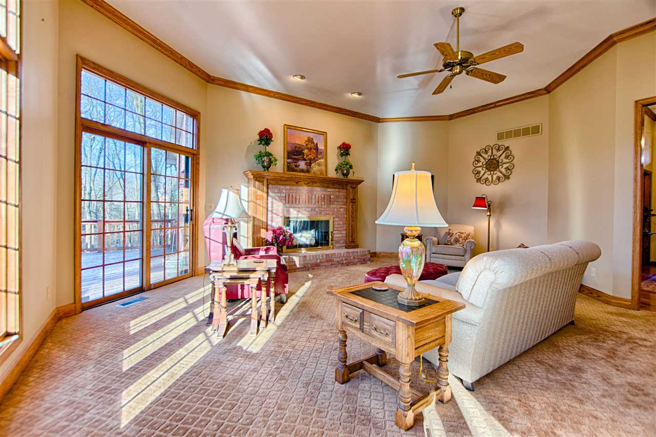 2218West Summit Dr, Evansville, IN 47712