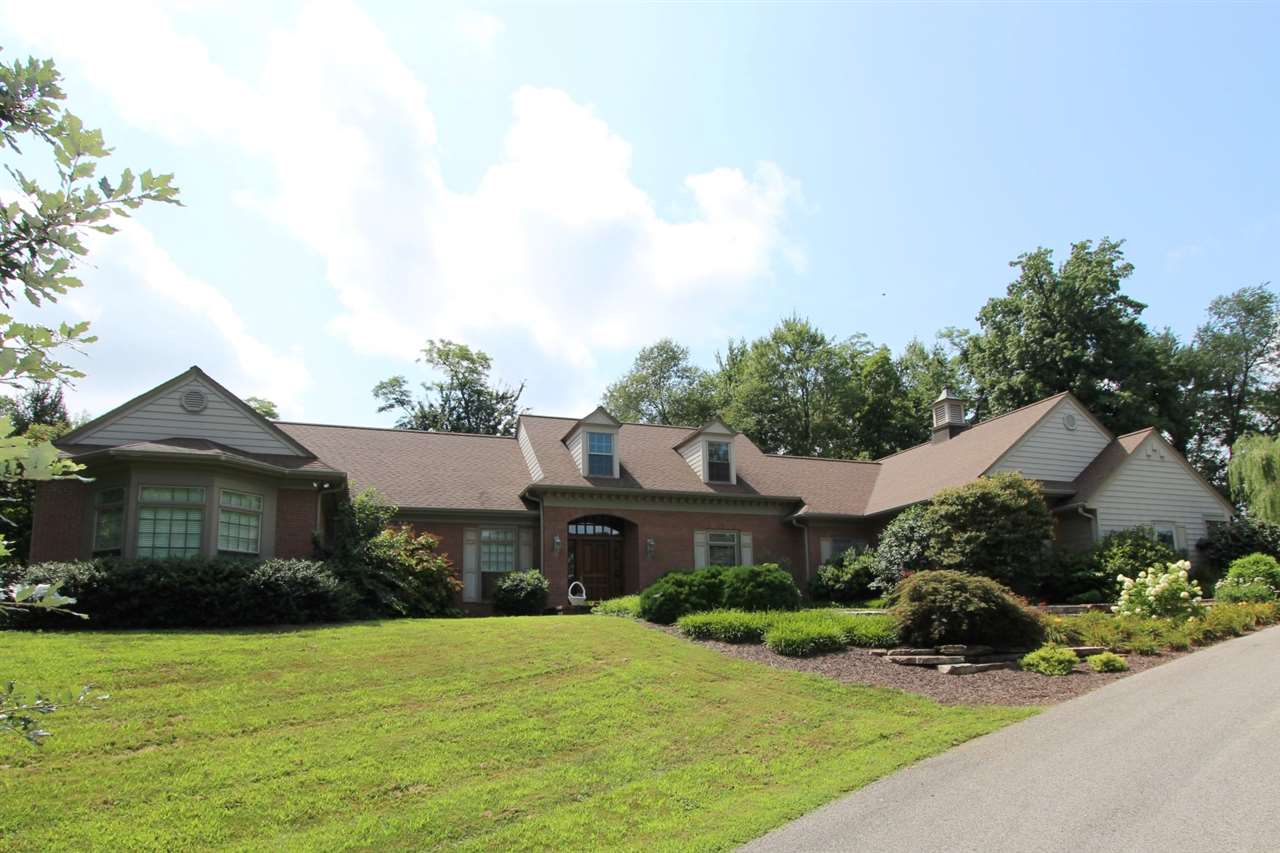 2901 Woodstone Lane, Evansville, IN 47712