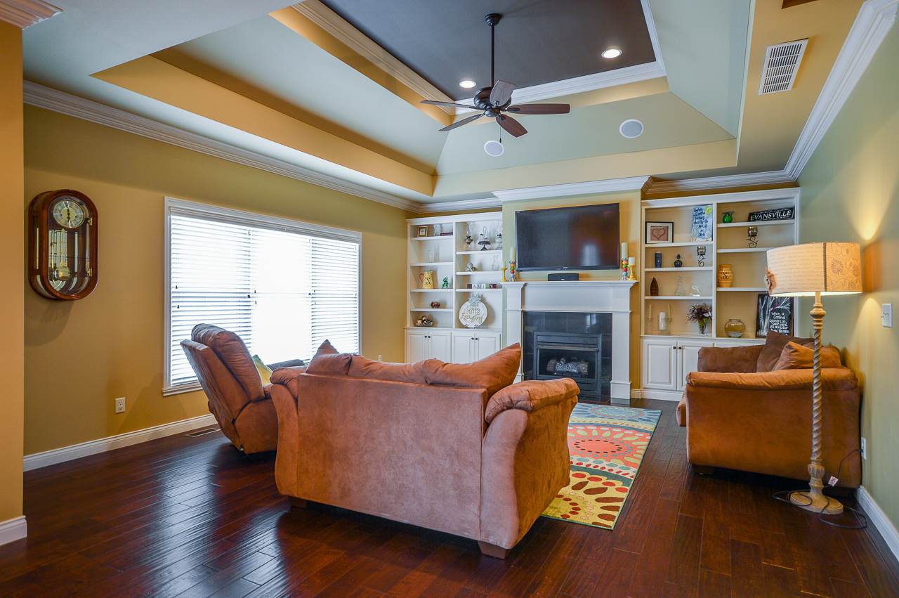 905 Raphael Dr, Evansville, IN 47725