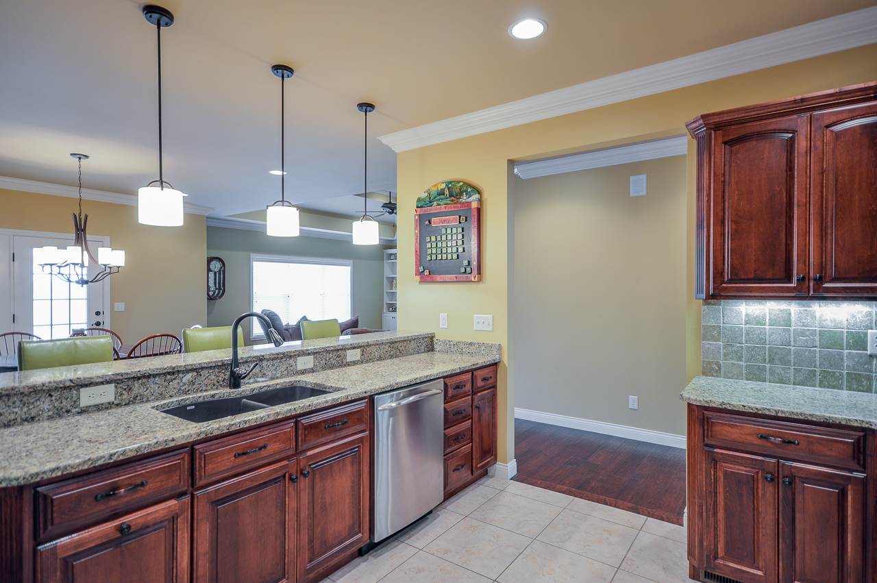 905 Raphael Dr, Evansville, IN 47725