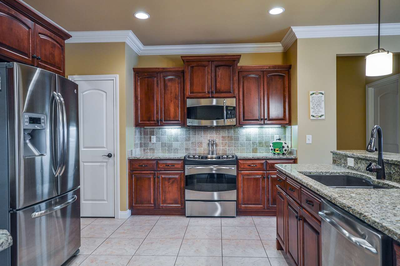 905 Raphael Dr, Evansville, IN 47725