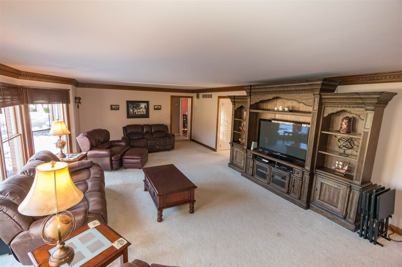 11621 German Pines Drive, Evansville, IN 47725