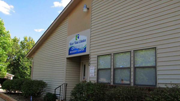 River View Estates 7426 Edgehill AveKansas City, KS 66111