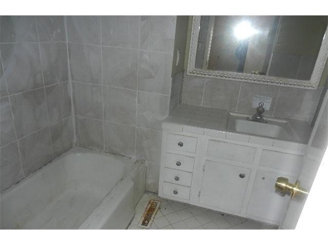 9013 W 70th TerOverland Park, KS, 66204Johnson County