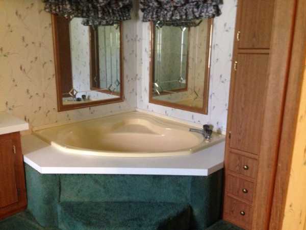 Colonial Gardens 3000 Tuttle Creek Blvd., #327Manhattan, KS 66502