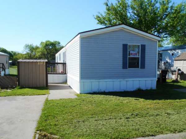 Colonial Gardens 3000 Tuttle Creek Blvd., #207Manhattan, KS 66502