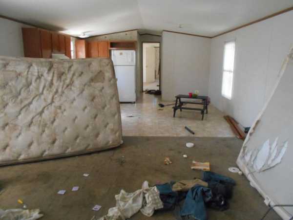 Colonial Gardens 3000 Tuttle Creek Blvd., #207Manhattan, KS 66502