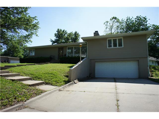 3013 SW Eveningside DrTopeka, KS, 66614Shawnee County