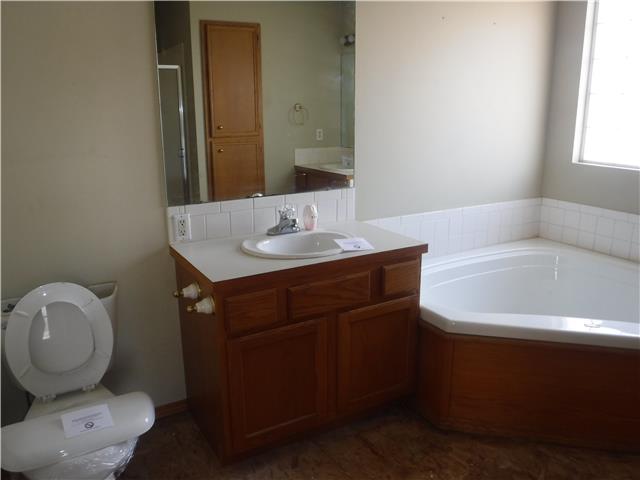 232 W Tall Tree RdDerby, KS, 67037Sedgwick County