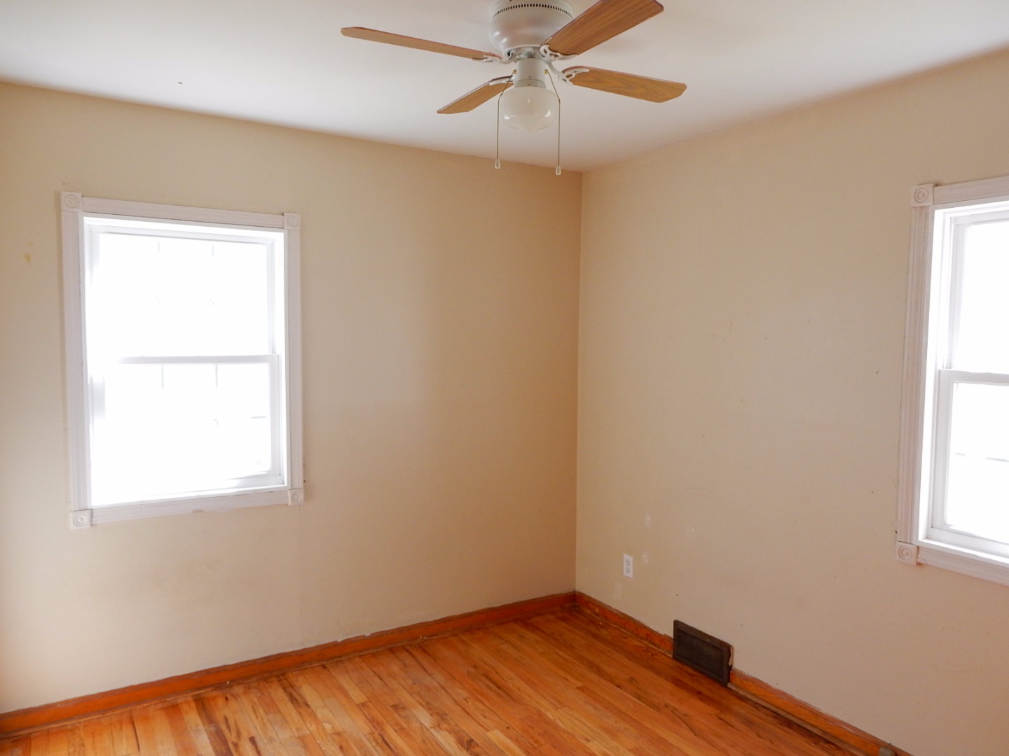 319 Alice StHaysville, KS, 67060Sedgwick County