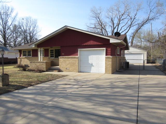 945 N Brownthrush LnWichita, KS, 67212Sedgwick County