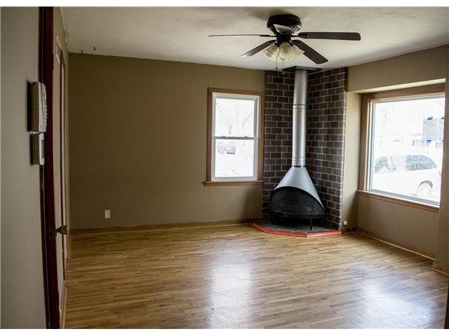 952 S Front StSalina, KS, 67401Saline County
