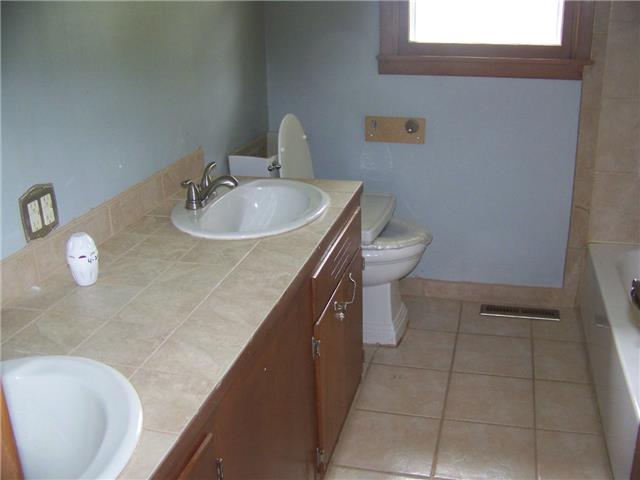 13 18th EdgemooreHutchinson, KS, 67502Reno County