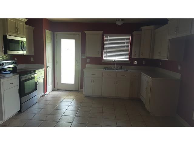 106 Glenfield StYoungsville, LA, 70592Lafayette County