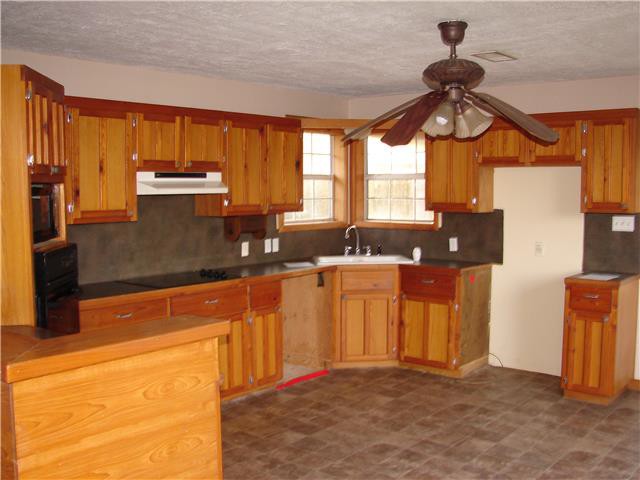 174 Lester RdGlenmora, LA, 71433Allen County