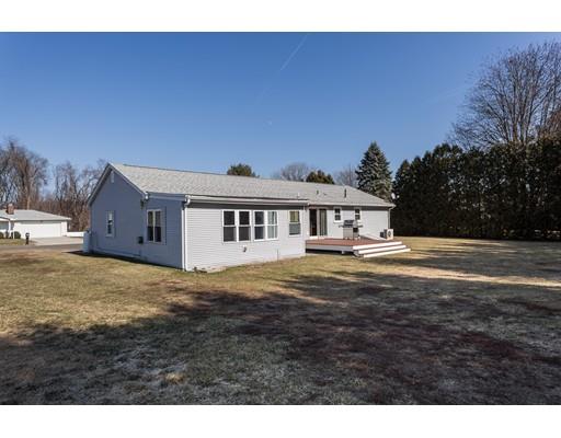135 Country Rd, Agawam, MA 01001