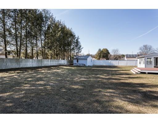 135 Country Rd, Agawam, MA 01001