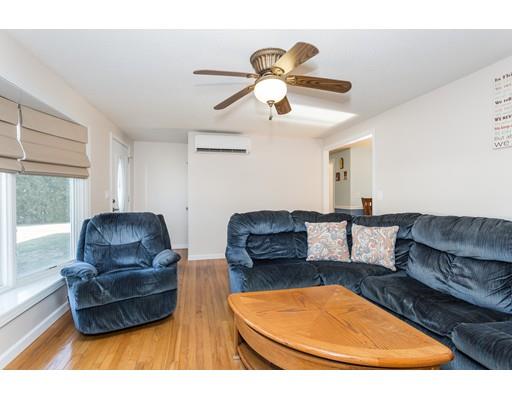 135 Country Rd, Agawam, MA 01001