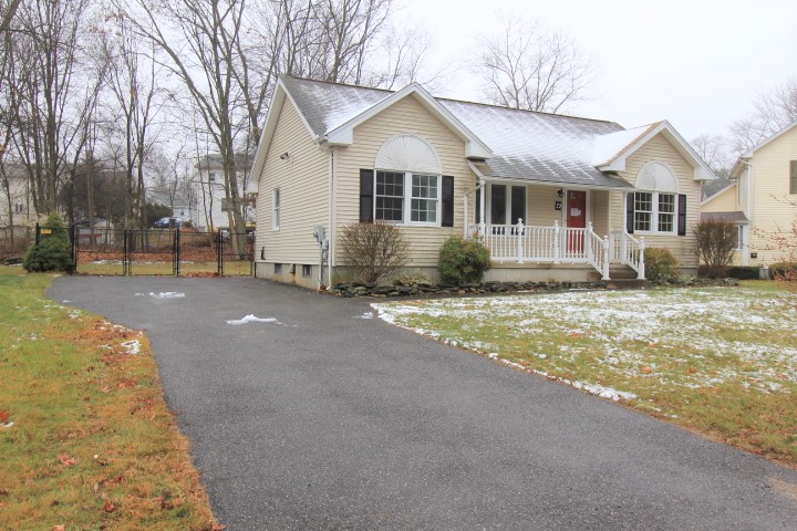 72 Dana HillBelchertown, MA, 01007Hampshire County
