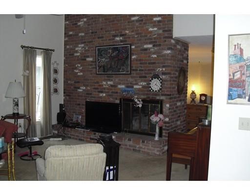 1356 Northampton, Holyoke, MA 01040