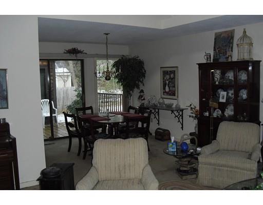 1356 Northampton, Holyoke, MA 01040