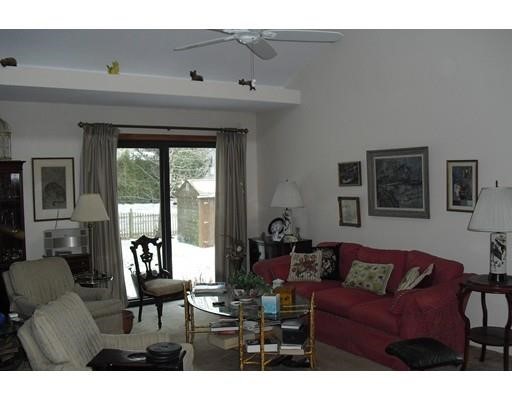 1356 Northampton, Holyoke, MA 01040