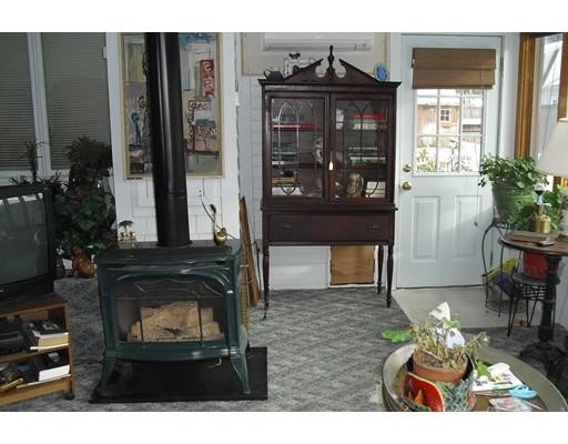 1356 Northampton, Holyoke, MA 01040
