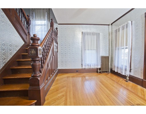 47 Fairfield Avenue, Holyoke, MA 01040