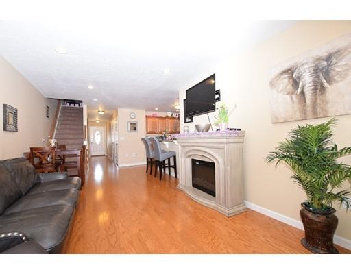 353 Fuller St, Ludlow, MA 01056