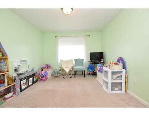 353 Fuller St, Ludlow, MA 01056