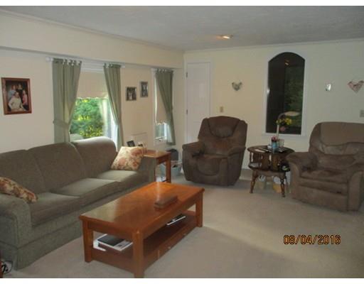 51 Parmenter Rd, Oakham, MA 01068