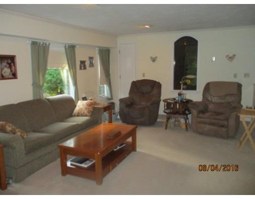 51 Parmenter Rd, Oakham, MA 01068