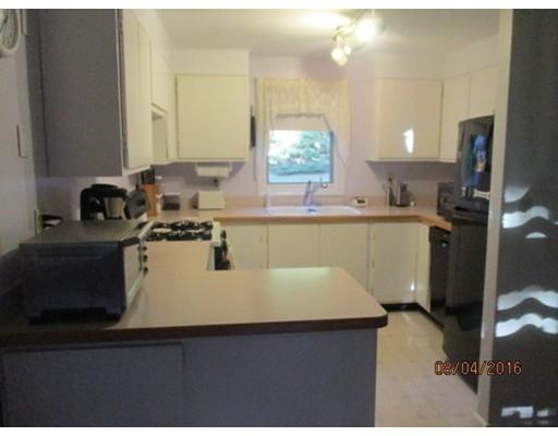 51 Parmenter Rd, Oakham, MA 01068