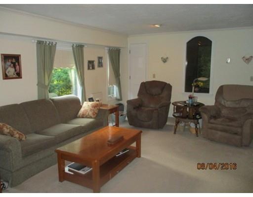 51 Parmenter Rd, Oakham, MA 01068