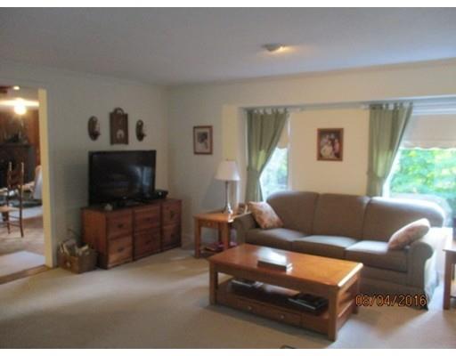 51 Parmenter Rd, Oakham, MA 01068