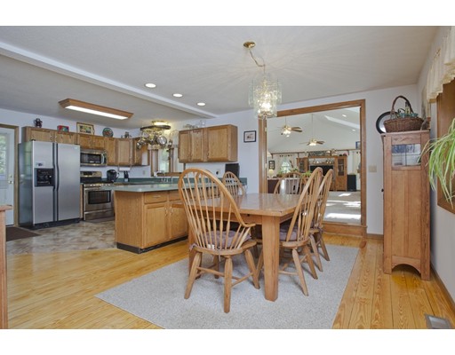 52 W Main St, Russell, MA 01071