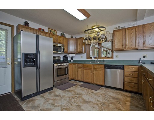 52 W Main St, Russell, MA 01071