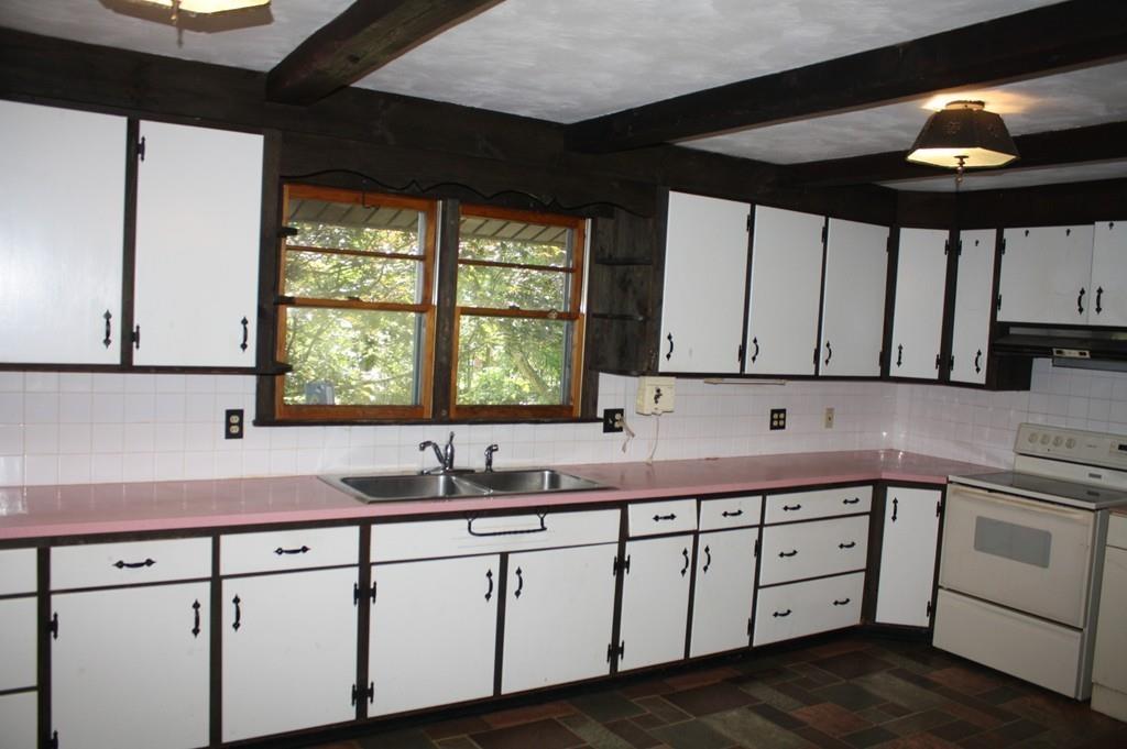 4Wyben Rd, Southampton, MA 01073