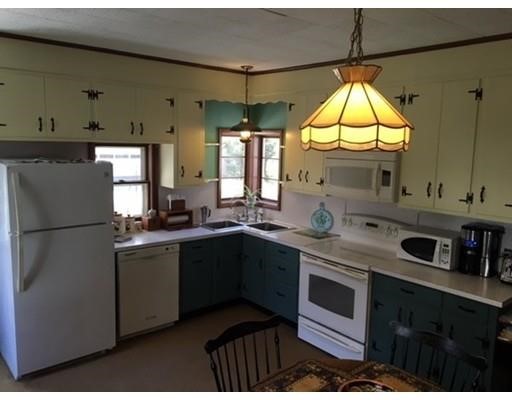 79 Maple Rd, Longmeadow, MA 01106