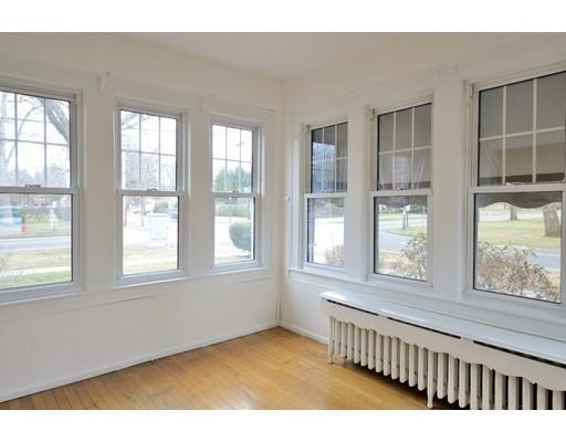 718 Laurel St, Longmeadow, MA 01106
