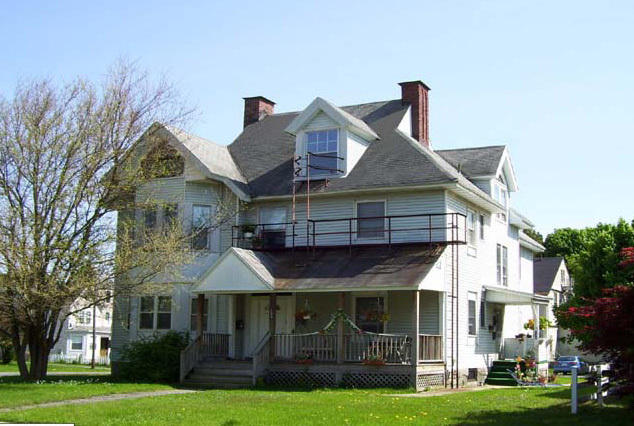 132-134 East HOUSATONIC St, Pittsfield, MA 01201