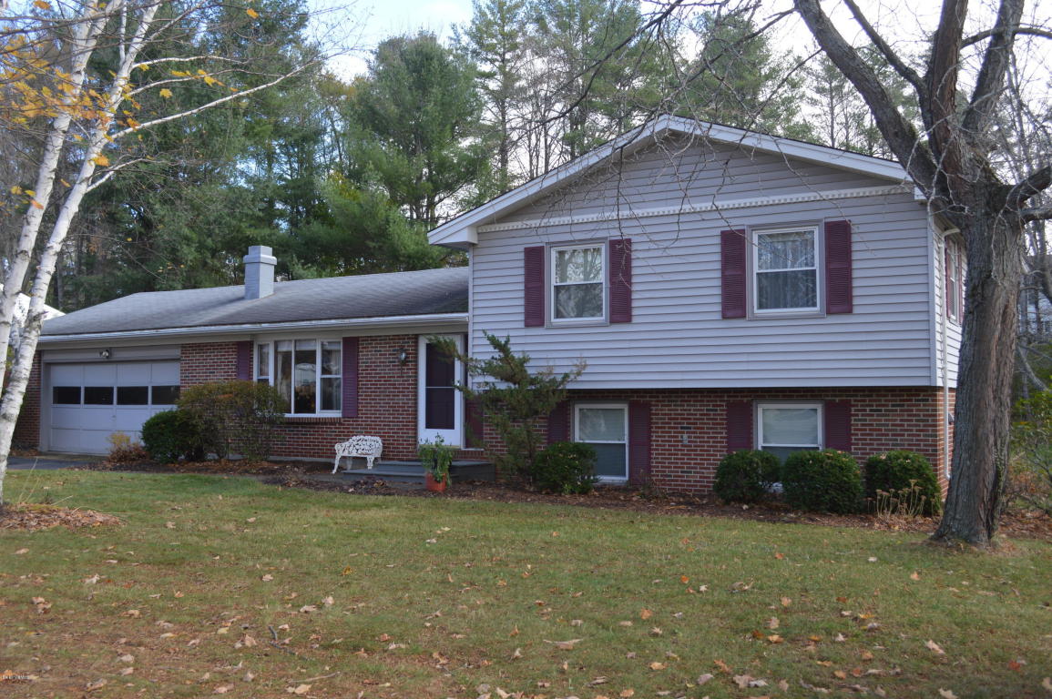 34 Leona Dr, Pittsfield, MA 01201
