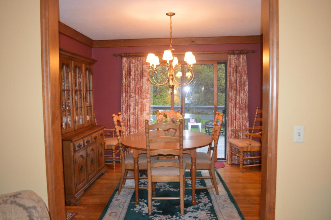 34 Leona Dr, Pittsfield, MA 01201